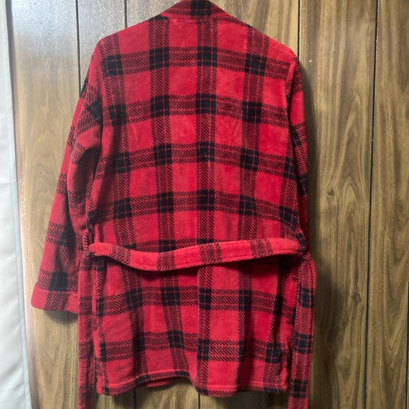 VS pink Buffalo plaid robe. - Picture 2 of 6